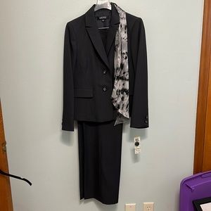 Kasper Women’s size 14 dark grey suit NWT